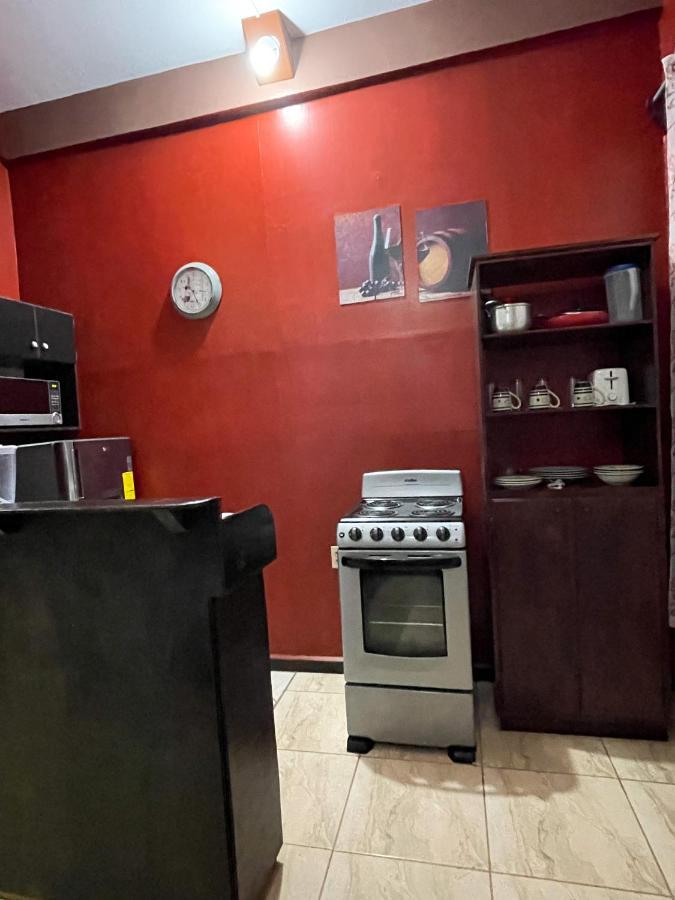 B Aparts Hotel Coxen Hole Eksteriør bilde